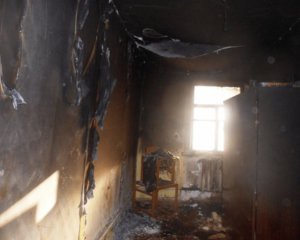 Дітей без свідомості винесли із палаючого будинку