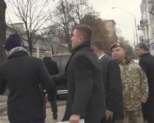 &quot;Ребята, нет. Все&quot; - пресс-служба Порошенко попыталась &quot;закрыть рот&quot; журналисту