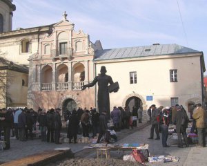 Пам&#039;ятник першодрукареві Івану Федорову скульптори виготовили за два місяці