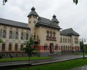 Андрей Данилко выдал Краеведческий музей за собственное жилье