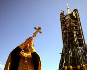 Священика звинуватили в падінні російської ракети в океан