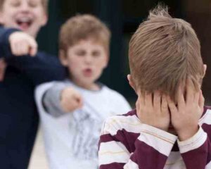 "Його провокують, а відео – монтаж": як захищають другокласника, який тримає в страху школу