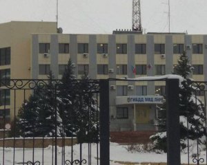 На адмінбудівлях ЛНР почепили російські прапори
