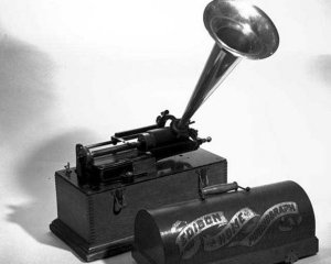 Едісон випробував фонограф, прочитавши дитячий вірш