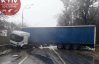 На трассе под Киевом фура раздавила легковушку, водитель погиб