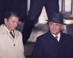 Горбачев и Рейган договорились об уничтожении ракет