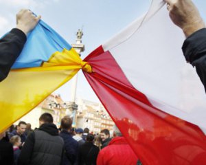 Польша хочет играть роль исторической жертвы - эксперт