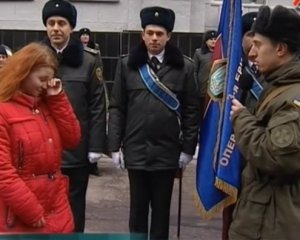 Нацгвардиець сделал предложение девушке во время присяги
