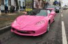 В Киеве заметили гламурную розовую Ferrari