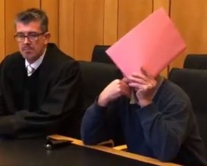 Немец оказался в суде, потому что не вытащил 145-килограммовую жену из ванны