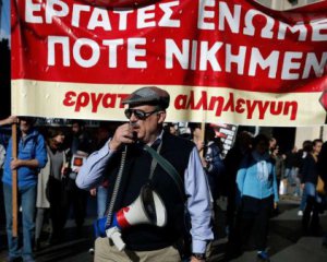 Требования европейских кредиторов заставили Грецию выйти на забастовку