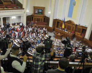 Опитування: 60% українців не цікавляться політикою