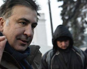 Саакашвили не пускают в Октябрьский дворец