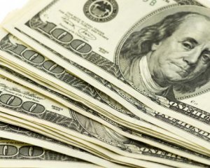 Спасти гривну: Нацбанк продает доллары