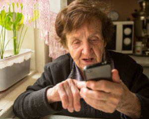 Пенсионерка разоблачила и сдала копам телефонных мошенников