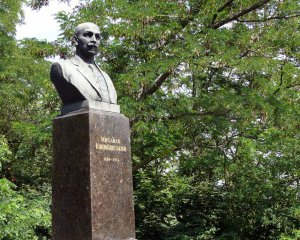Больно, обидно и горько: вандализм на могиле Коцюбинского