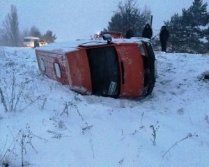 Маршрутка с пассажирами перевернулась в кювет