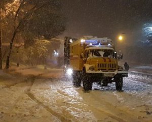 Киевавтодор отчитался о ночной уборке снега под присмотром Кличко