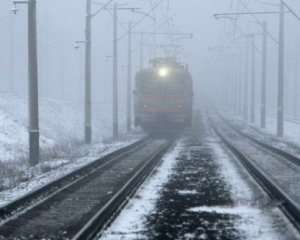Наслідки снігопадів: затримується 30 потягів, аеропорти працюють штатно