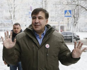 &quot;Идиотский совок&quot; - Саакашвили жалуется на отсутствие паспорта