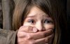 Розірвав на дитині білизну та погрожував: чоловік намагався зґвалтувати 11-річну дівчинку