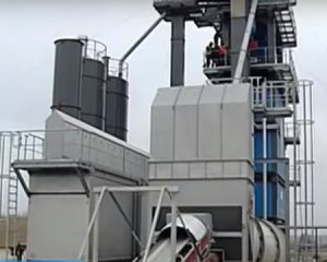Наибольший асфальтний завод в Украине производит 200 тонн смеси в час