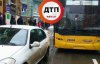 Киевляне отомстили водителю иномарки, который заблокировал движение троллейбусов в центре города