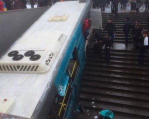 В Москве автобус влетел в подземный переход: есть погибшие