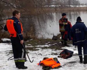 У столичному озері знайшли мертву жінку