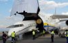 "У Руслана - мальчик?" - Украинский транспортный гигант Ан-124 перевез в себе пассажирский самолет