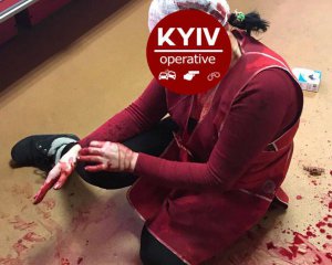 В Киеве грабитель порезал продавщицу магазина
