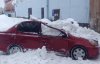 Городские лавины: как снег с крыши на автомобили падает
