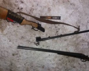 Браконьер бросился с ножом на лесников