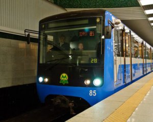 Столичное метро продлит время работы в новогоднюю ночь