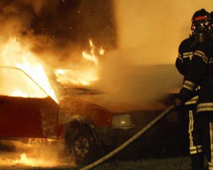 Более тысячи авто сожгли во время празднования Нового года