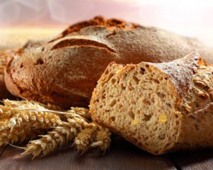 У Росії хліб вивантажили на землю біля магазину