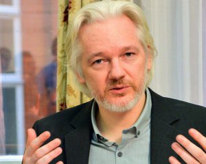 Засновник WikiLeaks Ассанж опублікував дивний код: у мережі вже розшифровують
