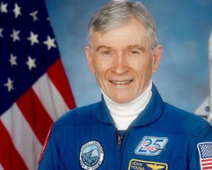 Помер астронавт, який двічі побував на Місяці