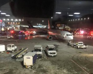 В аэропорту столкнулись самолеты