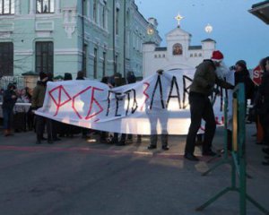 Наместник &quot;Киево-Печерской Лавры&quot; &quot;не знает&quot; кто и с кем воюет на Донбассе