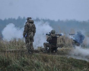 Доба на Донбасі: бійці АТО не відповідають на обстріли, є поранені