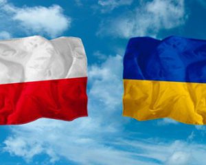 В Польше проверят завод, где украинцев заставляют носить сине-желтую форму