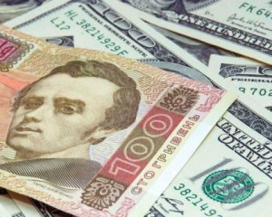 Курс долара в Україні продовжує стрімко зростати