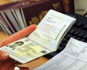 Розповіли, коли вирішать проблему з біометричними паспортами в Україні