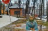 В Киеве неизвестные испортили скульптуру бабки в городском парке