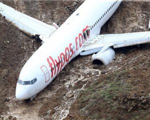 З&#039;явилось відео з салону турецького літака, що скотився у прірву