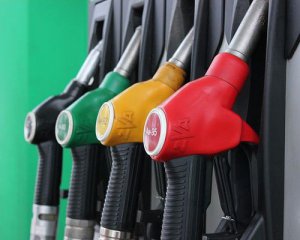 Черговий антирекорд: ціни на бензин досягли історичного максимуму