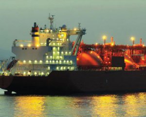 Танкер з російським газом, який йшов у США, розвернувся серед Атлантичного океану