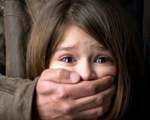 Співмешканця активістки проти педофілів затримали за розбещення неповнолітньої
