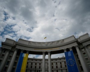 Украинские диппредставительства за рубежом будут усиленно охранять
